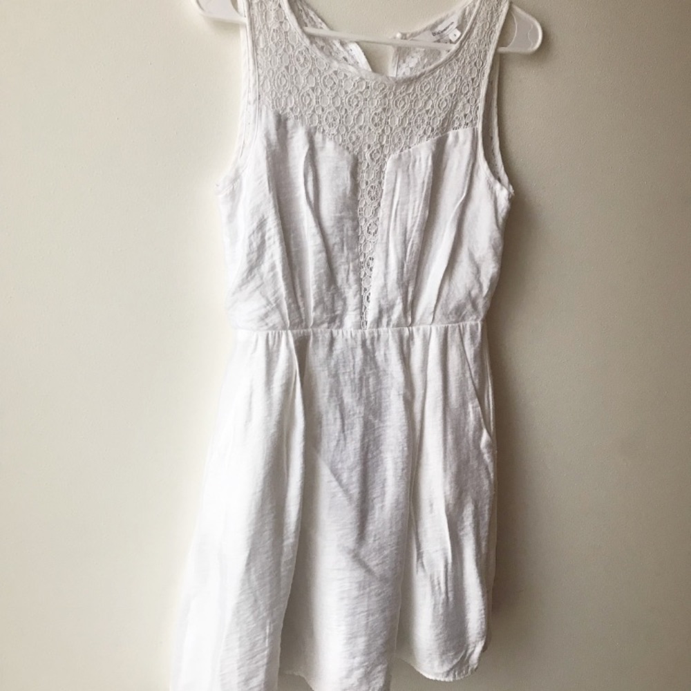 BCBGeneration white dress with pockets,lace